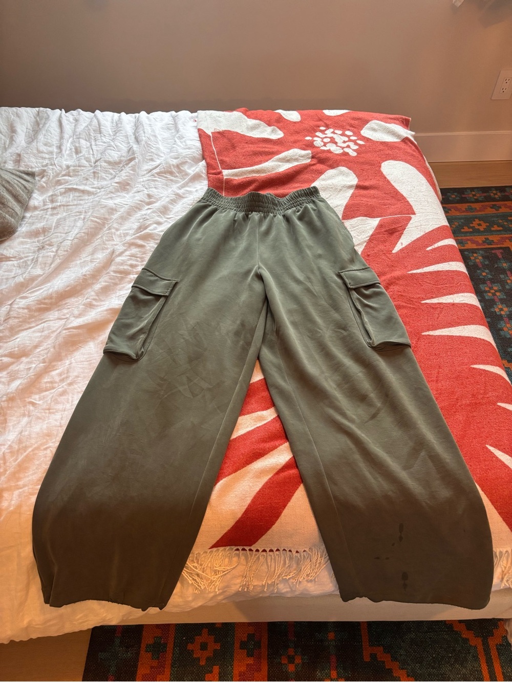 Relaxed Olive Cargo Joggers with Elastic Waist